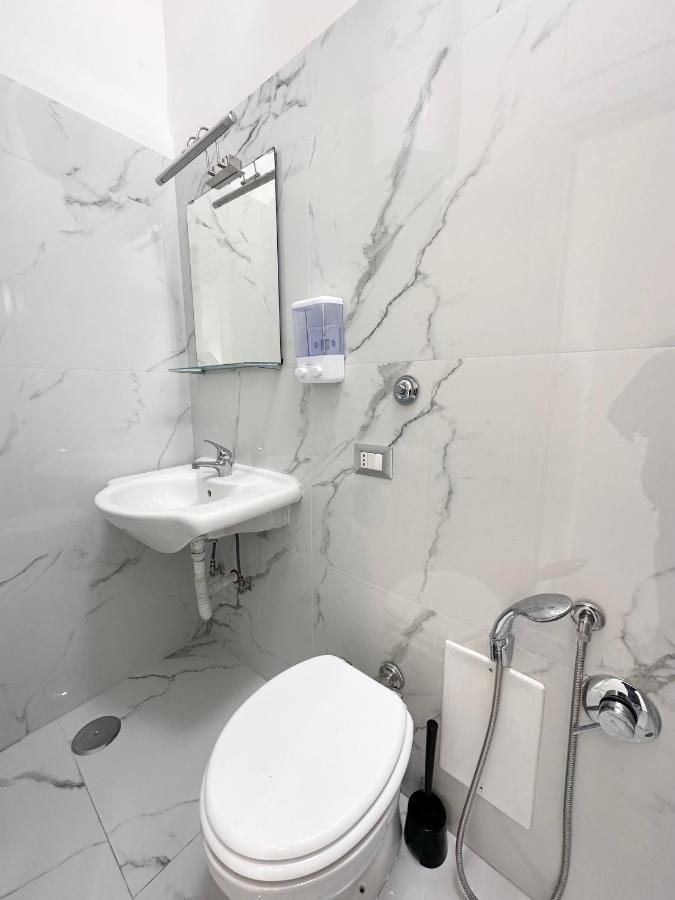 Airport Seaview Rooms Napoli Bagian luar foto